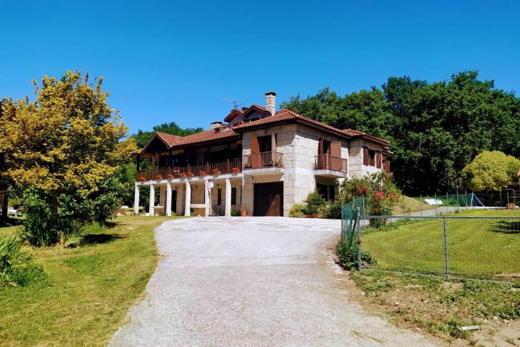 Espectacular Casa Con Piscina En Allariz Bagian luar foto