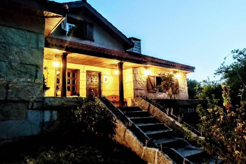 Espectacular Casa Con Piscina En Allariz Bagian luar foto