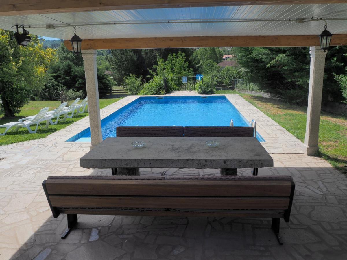 Espectacular Casa Con Piscina En Allariz Bagian luar foto