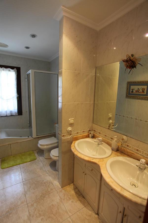 Espectacular Casa Con Piscina En Allariz Bagian luar foto