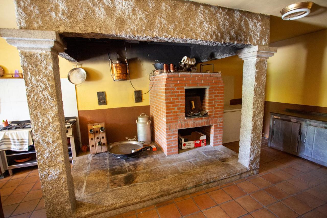 Espectacular Casa Con Piscina En Allariz Bagian luar foto
